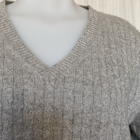 Charter Club 100% cashmere V Neckline, cable knit, women’s Warm/Soft Sz Lrg - Picture 4 of 11